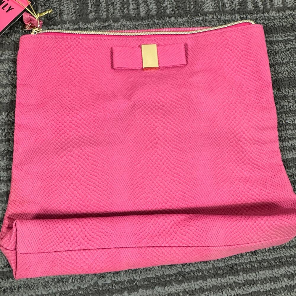 Victoria’s Secret Dream Angels Heavenly Hot Pink Cosmetic Clutch Wristlet NWT - Picture 3 of 8
